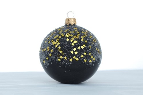czarna bombka ze złotymi gwiazdkami