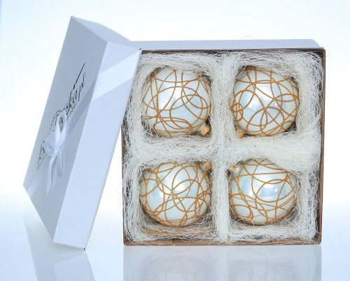 białe bombki szklane