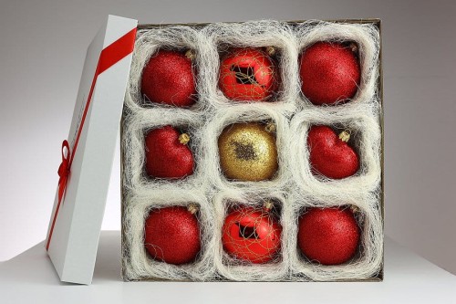 dziewięć bombek szklanych na prezent